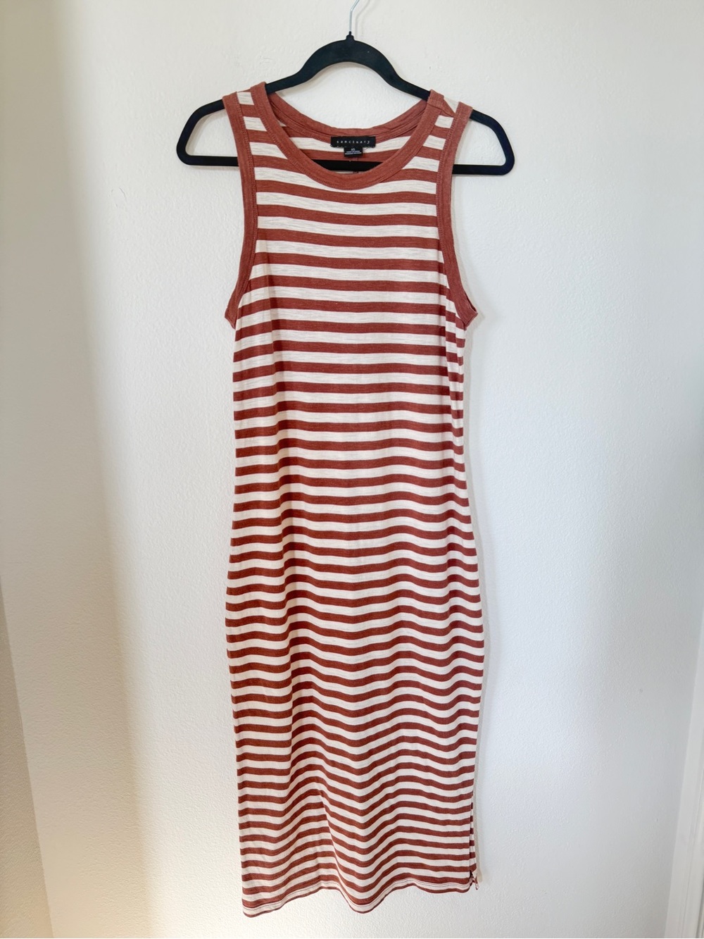 Sanctuary Contrast Trim Striped
Maxi Dress Rust Cream
XS